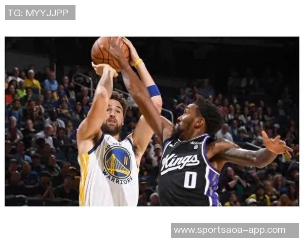 克莱替补首节表现出色5分钟内贡献5分2板1助1断展现冷静实力